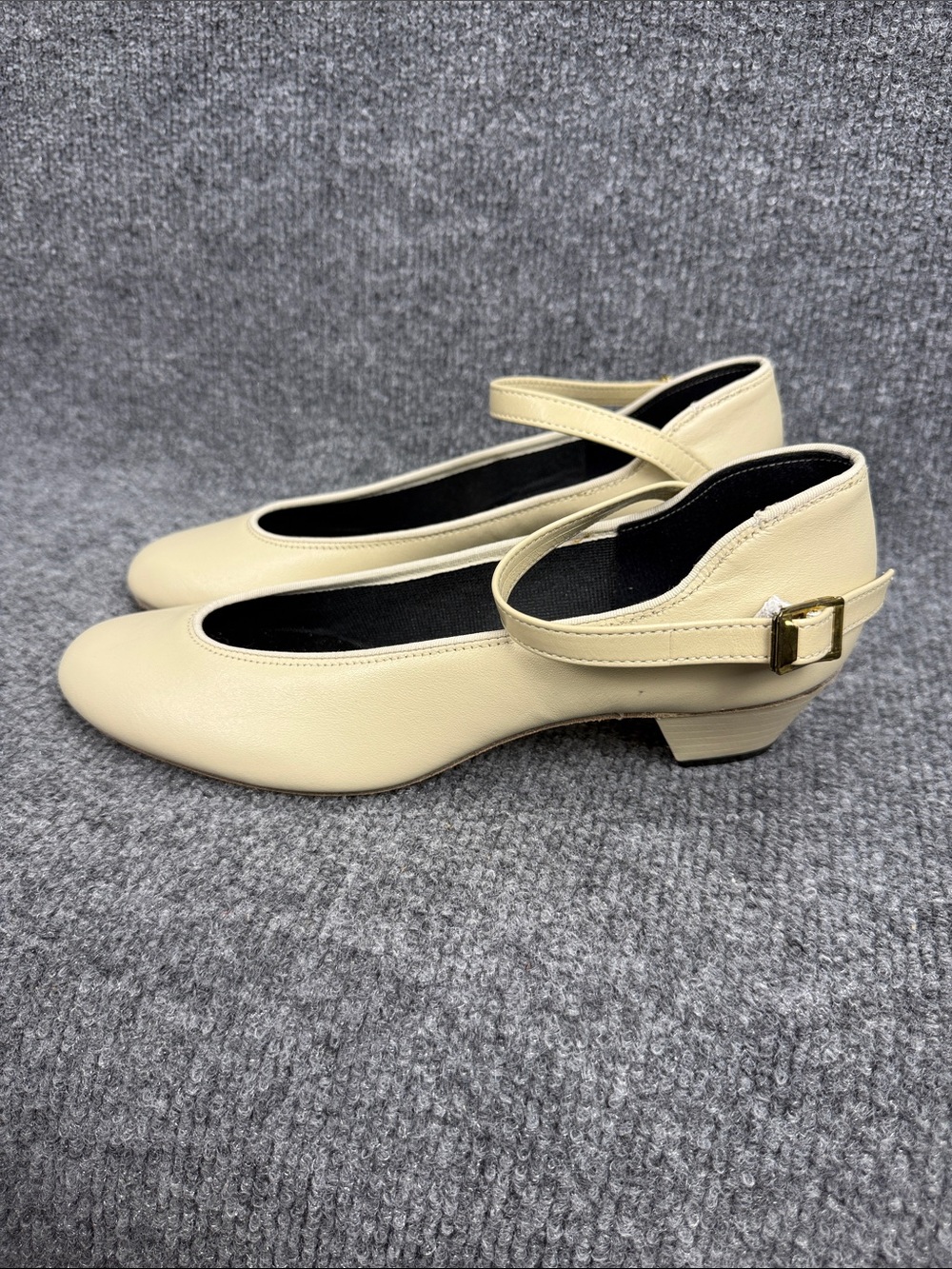 Tic-Tac-Toes Women’s Cream Leather Mary Jane Shag Dance Flats Size 6.5 NWOT